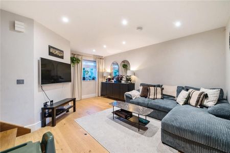 3 bedroom end of terrace house to rent - Photo 2