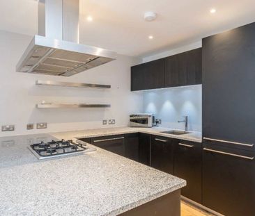 Farm Yard, Windsor, SL4 - Photo 5