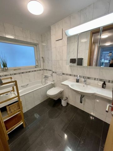 Grosszügige 3.5-Zimmer-Wohnung mit Gartensitzplatz in ruhiger Wohnlage - Photo 5