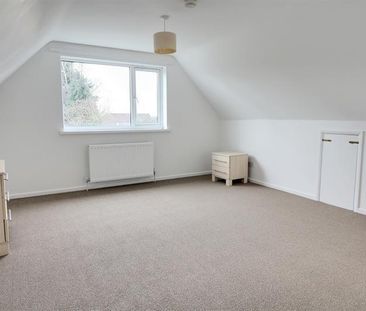 3 bedroom end of terrace house to rent - Photo 3