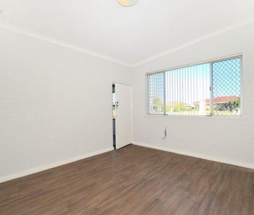 Coastal Comfort & Convenience - Charming Home in Prime Rockingham L... - Photo 3