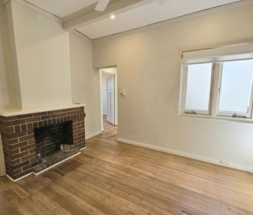 CHARMING 2-BEDROOM GARDEN APARTMENT - Photo 4