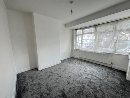 3 bedroom semi-detached house to rent - Photo 3
