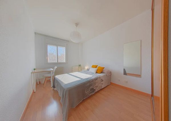 Calle de los Juglares, Madrid, Community of Madrid 28032
