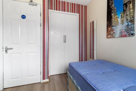 5 bedroom semi-detached house to rent - Photo 3