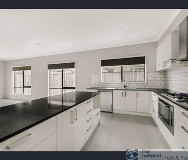 Beautiful 4 bedroom family home! - Photo 1