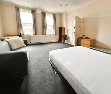 6 bedroom house to rent - Photo 1