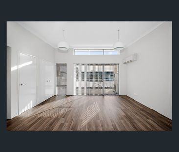 CENTRAL MANDURAH LIVING - LOCATION, LIGHT & LIFESTYLE! - Photo 4