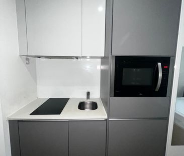 Studio Flat, West Point, M16 - Photo 2