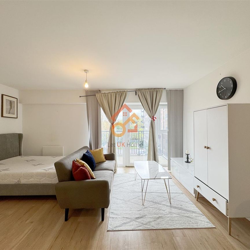 Fairbank House, 13 Beaufort Square, London NW9 - Photo 1