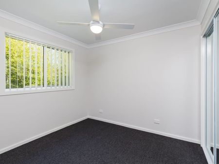 MODERN COMFORT & LOW MAINTENANCE 2 BEDROOM HOUSE - Photo 3