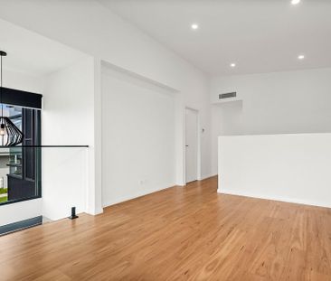 Live the Marina Lifestyle – Walk to Cafés, Beaches & Waterfront - Photo 1