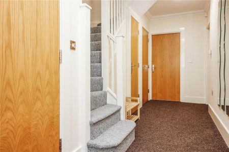 6 bedroom townhouse to rent - Photo 3