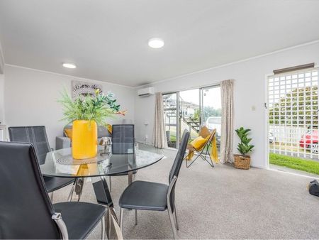 Beautifully Renovated Home in a Prime Onehunga Location - Photo 4