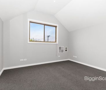 Perfect Two Bedroom Newport Townhouse - Photo 5