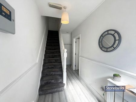 Rosebank Avenue, Wembley, HA0 2TN - Photo 2