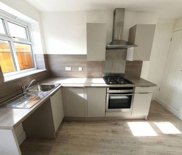 2 bedroom terraced house to rent - Photo 2