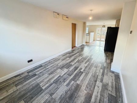 5 bedroom semi-detached house to rent - Photo 5