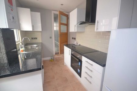 3 Bed - Highgrove Street, Reading - Photo 3