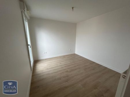 Location Appartement 3 pièces 58m² NANTERRE 92000 - Photo 3