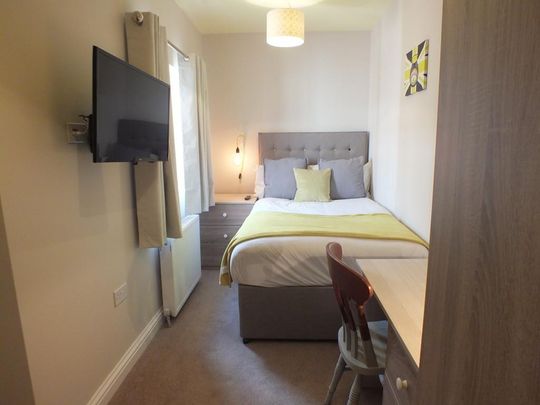 1 bedroom in a house share to rent - Photo 1