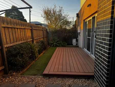 Contemporary- Modern Living! - Photo 4