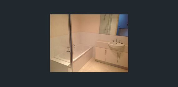 Convenient location in Bayswater - Photo 2