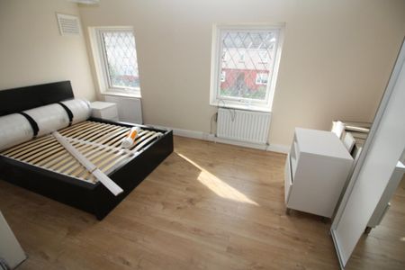 3 bedroom semi-detached house to rent - Photo 2