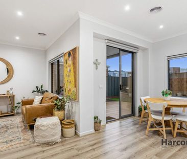 Contemporary Four-Bedroom Family Home with Modern Features - Photo 4