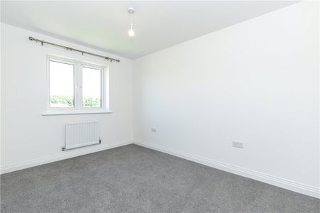 A recently built three bedroom house with driveway parking and good size garden with easy access to Witney. - Photo 3