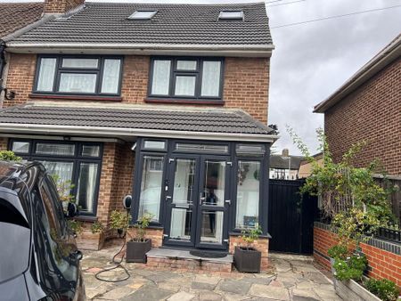 6 bedroom terraced house to rent - Photo 3