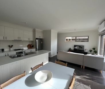 Modern 3-Bedroom Townhouse in Prime Location - Photo 1