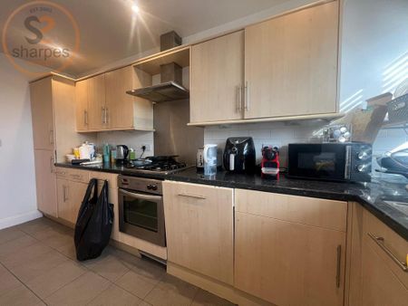 2 bedroom flat to rent - Photo 2