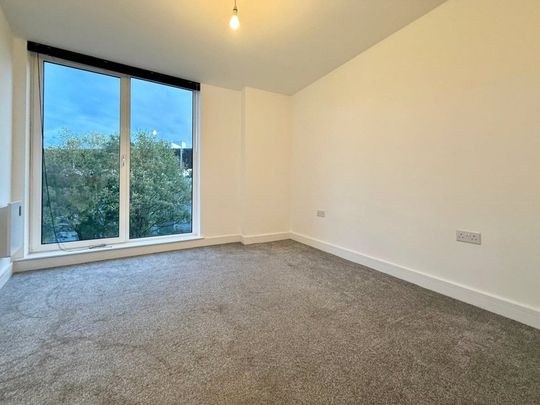 Commercial Road, Poole, Dorset, BH14 - Photo 1