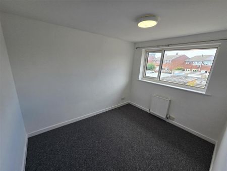 3 bedroom end of terrace house to rent - Photo 5