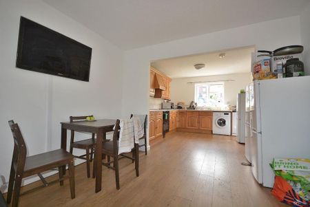 6 bedroom end of terrace house to rent - Photo 3