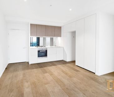 Spacious River View 2 Bed 1 Bath Apartment in Docklands!! - Photo 3