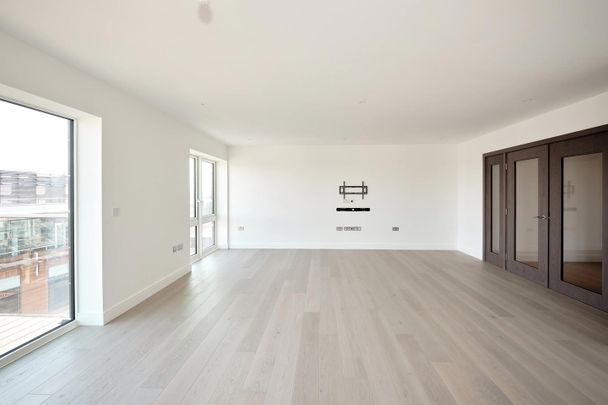 3 Bed Flat, Tierney Lane, W6 - Photo 1