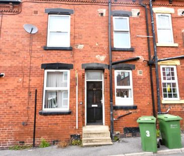 2 bedroom House in Harold Terrace, Leeds - Photo 2