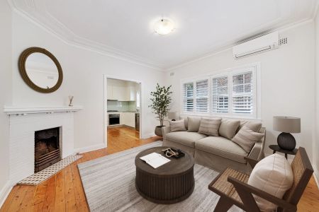 Spacious 3-Bedroom Family Home in Ultra-Convenient Location - Photo 3