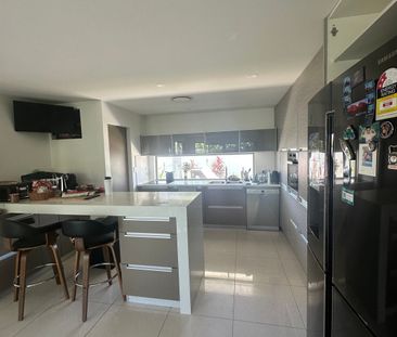 Broadbeach Waters - Photo 4