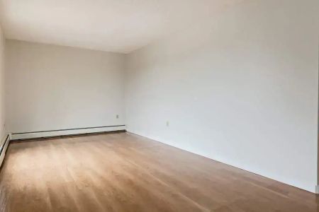 2 Bedroom - Photo 3