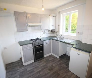 2 bedroom semi-detached house to rent - Photo 6