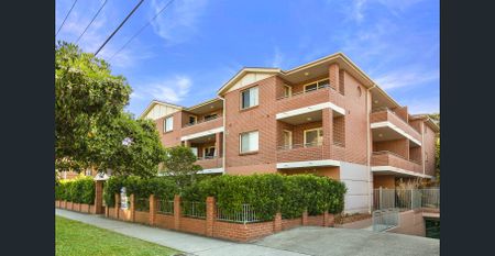 Well Presented Two Bedroom Apartment In Prime Location - Photo 5