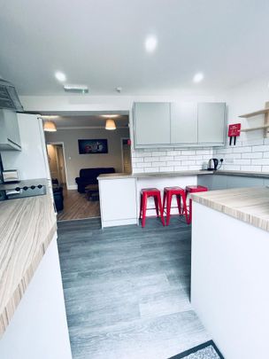 6 bedroom house to rent - Photo 1