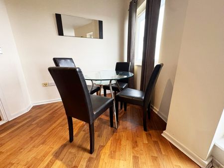 6-14 High Street, RH10 1BN - Photo 2