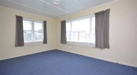 Charming 3BR Home in Papakura - Photo 3