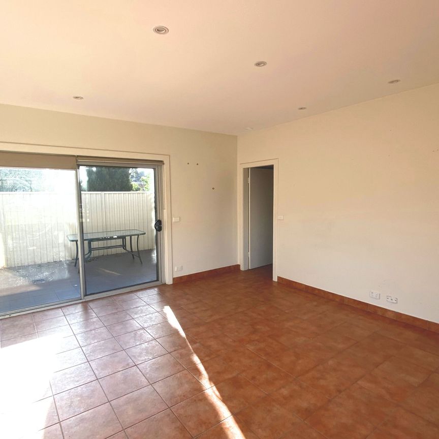 Stunning One Bedroom Granny Flat Opposite the Beach - Photo 1