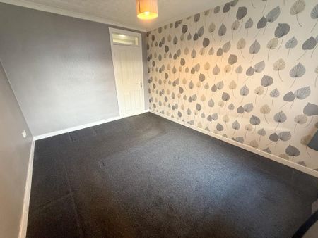 3 bedroom ground floor flat to rent - Photo 2