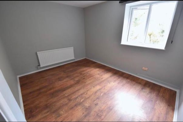 2 Bed Flat, The Larches, LU2 - Photo 1